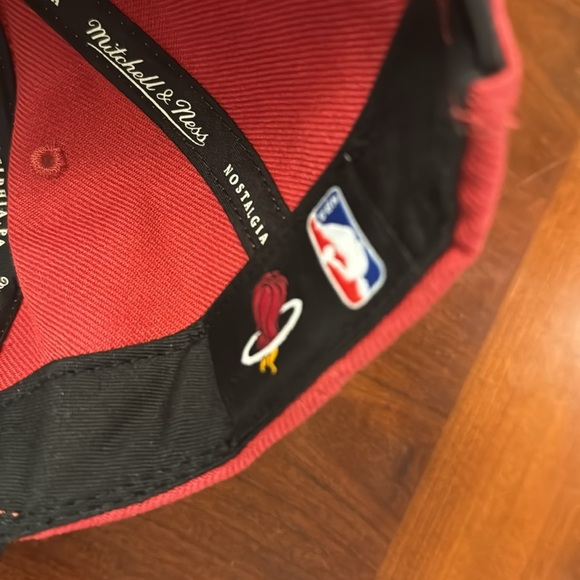 Mitchell &‎ Ness Miami Heat Snap Back - Picture 4 of 10